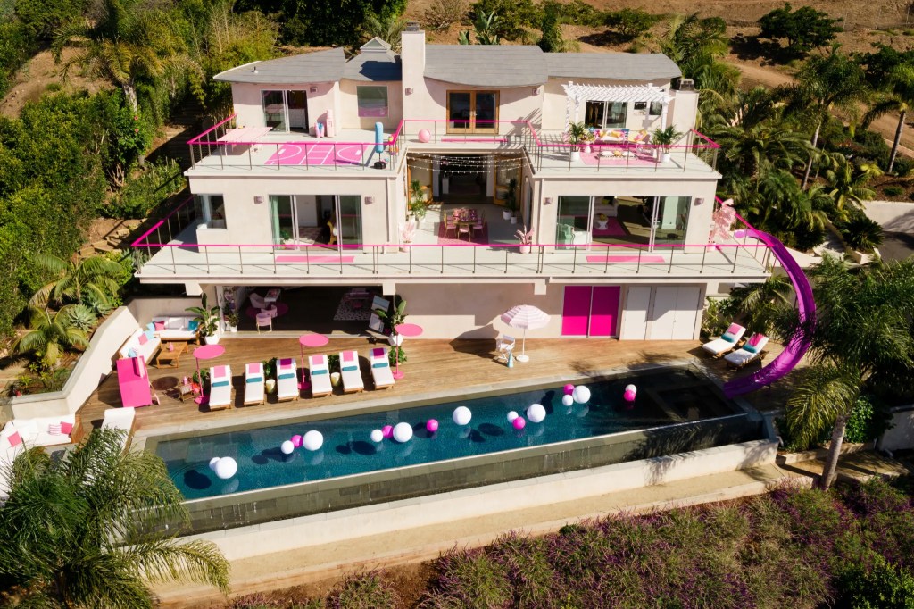 Barbie Malibu Dreamhouse Exterior