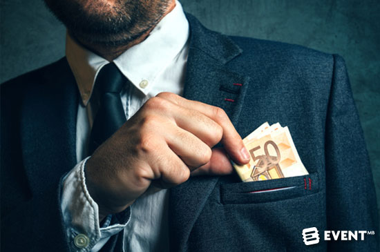 14-Things-We-Don't-Need-Anymore-At-Events---10-Cash