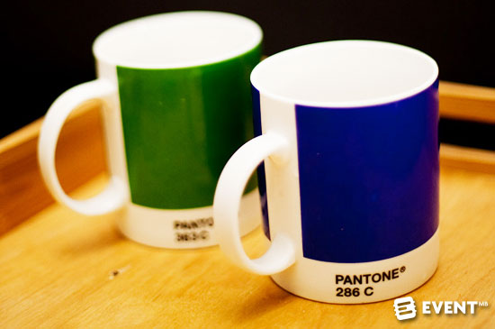 pantone-cafe