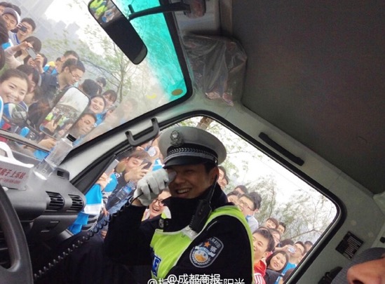 policeofficer.jpg Policeofficer